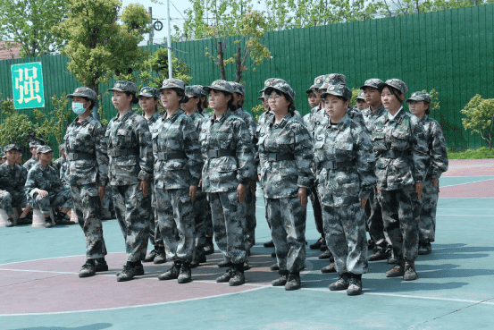 全封闭式学校提醒，孩子厌学与自卑心有关